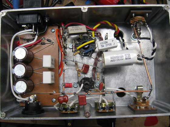 2W electric guitar amplifier under the chassis